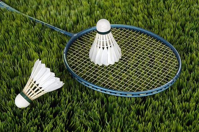 Raqueta-y-Volante-de-Badminton