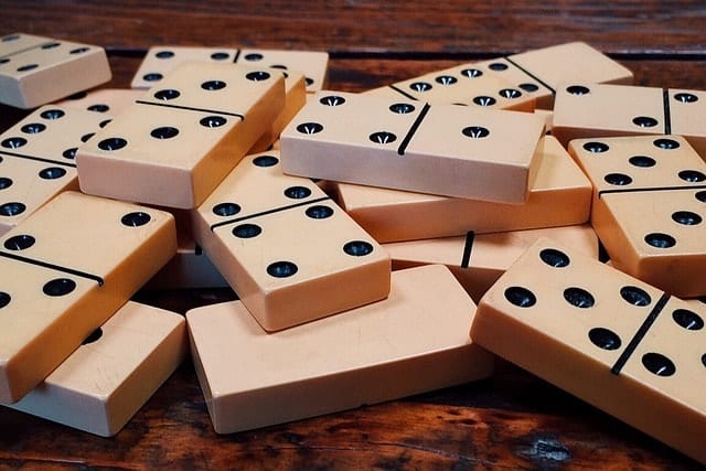 Cómo se juega al dominó